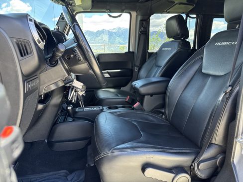Used 2018 Jeep Wrangler Unlimited Rubicon w/ Connectivity Group AWD/4WD image 19