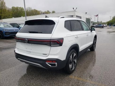 New 2026 Volkswagen Taos SE AWD/4WD image 4