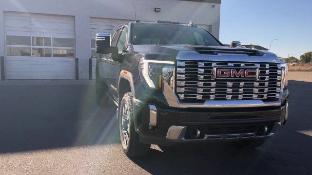 Used 2026 GMC Sierra 3500 Denali w/ Denali Reserve Package AWD/4WD image 4