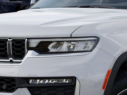 New 2026 Jeep Grand Cherokee Limited w/ Luxury Tech Group II AWD/4WD image 10