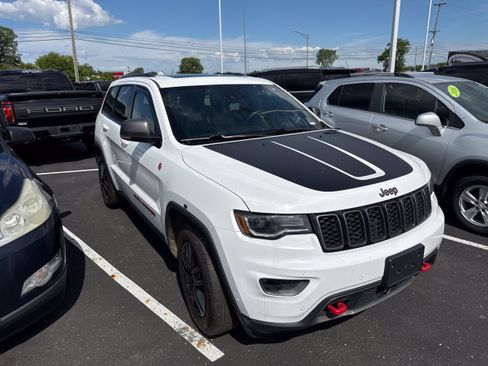 Used 2017 Jeep Grand Cherokee Trailhawk AWD/4WD image 5
