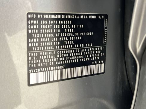 Used 2024 Volkswagen Tiguan SE image 37