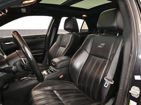 Used 2020 Chrysler 300 S w/ S Model Appearance Package RWD image 10