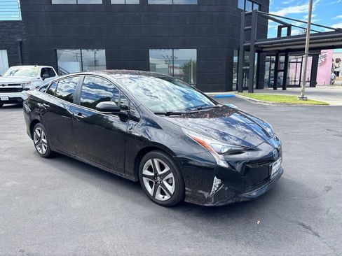 Used 2016 Toyota Prius Three Touring FWD image 2