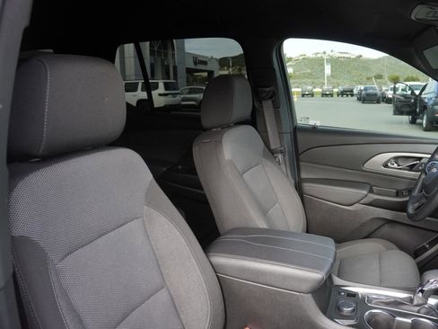 Used 2023 Chevrolet Traverse LT image 18