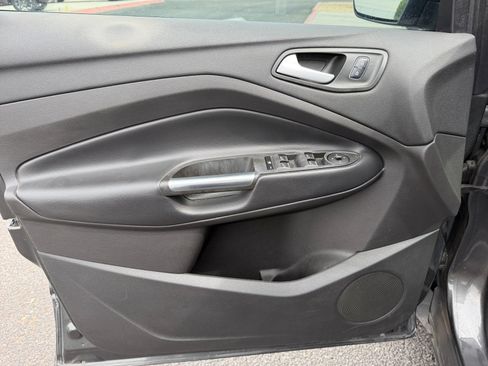 Used 2019 Ford Escape SE FWD image 13