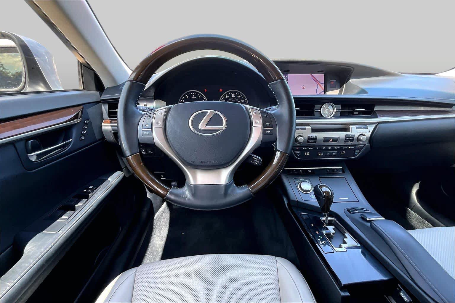 Used 2014 Lexus ES 350 w/ Luxury Package FWD image 6