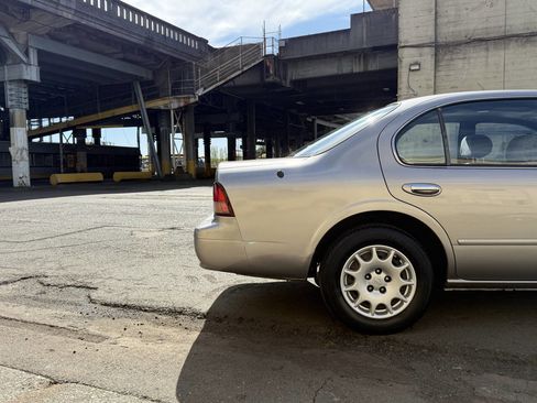 Used 1998 Nissan Maxima GXE FWD image 21