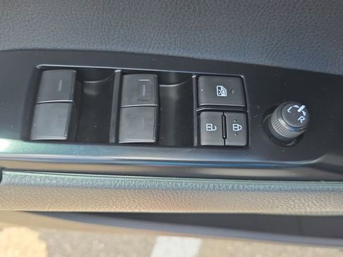 Used 2025 Toyota Camry SE w/ Convenience Package FWD image 27
