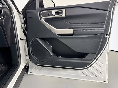 Used 2023 Ford Explorer XLT w/ Equipment Group 202A RWD image 24