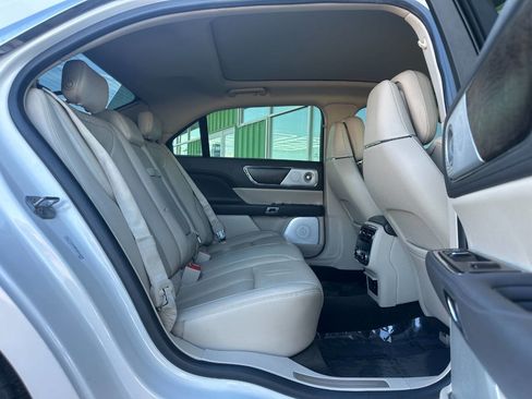 Used 2017 Lincoln Continental Reserve w/ Luxury Package image 17