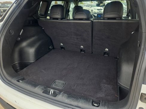 Used 2023 Jeep Compass Latitude image 32