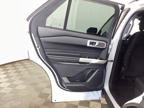 Used 2023 Ford Explorer XLT AWD/4WD image 13