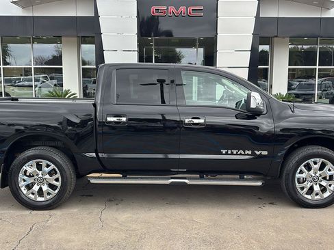 Used 2020 Nissan Titan SL w/ Moonroof Package image 9