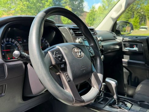 Used 2018 Toyota 4Runner TRD Off-Road AWD/4WD image 14
