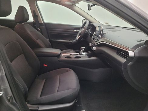 Used 2025 Nissan Altima 2.5 SV FWD image 21