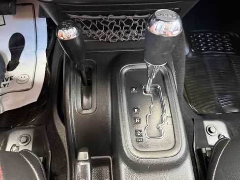 Used 2017 Jeep Wrangler Unlimited Sahara AWD/4WD image 24
