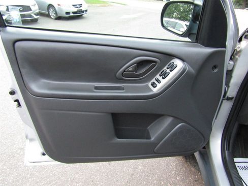 Used 2005 MAZDA Tribute I FWD image 21