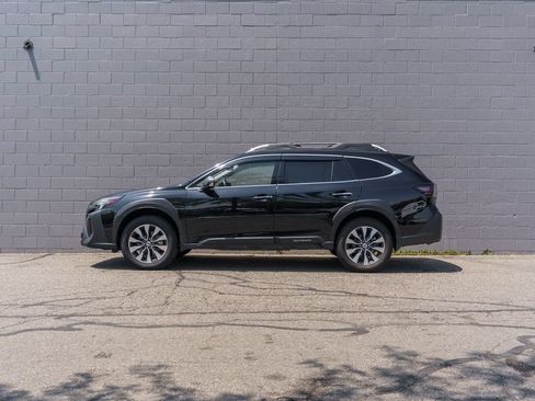 Used 2025 Subaru Outback Touring XT AWD/4WD image 2