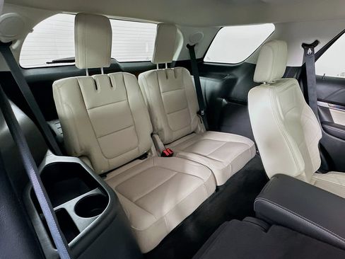 Used 2018 Ford Explorer Platinum AWD/4WD image 28