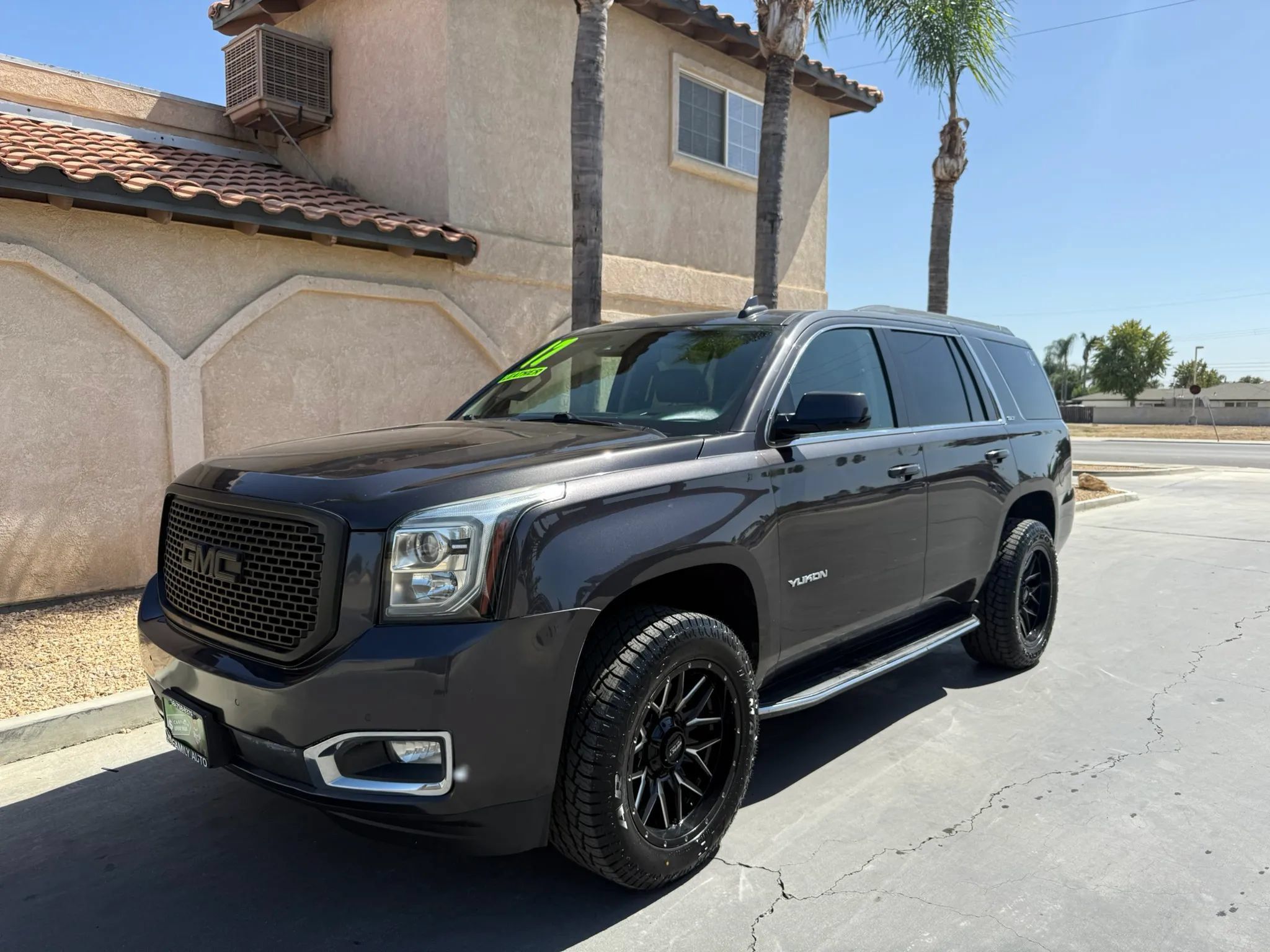 Used 2017 GMC Yukon SLT w/ Open Road Package RWD image 1