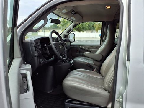 Used 2024 Chevrolet Express 3500 LS w/ Chrome Appearance Package image 18