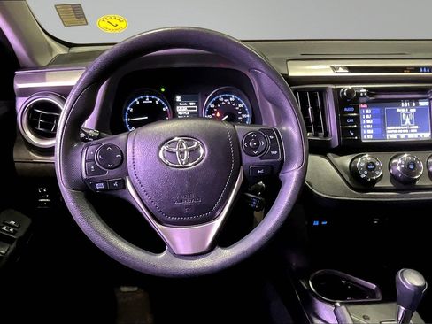 Used 2017 Toyota RAV4 LE AWD/4WD image 9