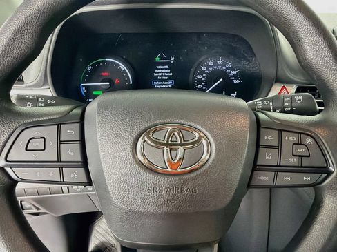 Used 2024 Toyota Sienna LE w/ LE Plus Package AWD/4WD image 16