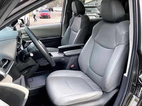 Certified 2024 Toyota Sienna XLE image 8
