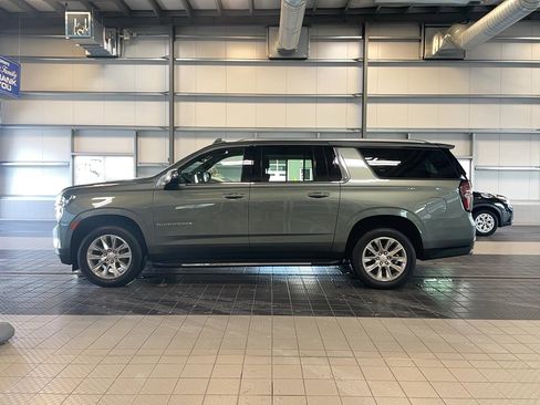 Used 2023 Chevrolet Suburban Premier image 3