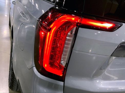 Used 2023 GMC Yukon XL AT4 image 28