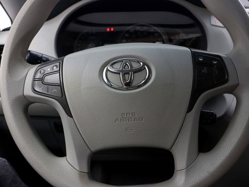 Used 2012 Toyota Sienna LE FWD image 21