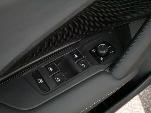 Certified 2025 Volkswagen Tiguan SEL R-Line AWD/4WD image 19