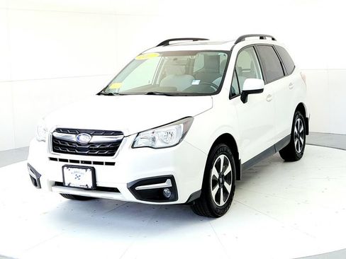 Used 2017 Subaru Forester 2.5i Premium AWD/4WD image 2
