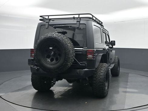 Used 2012 Jeep Wrangler Unlimited Sahara image 6