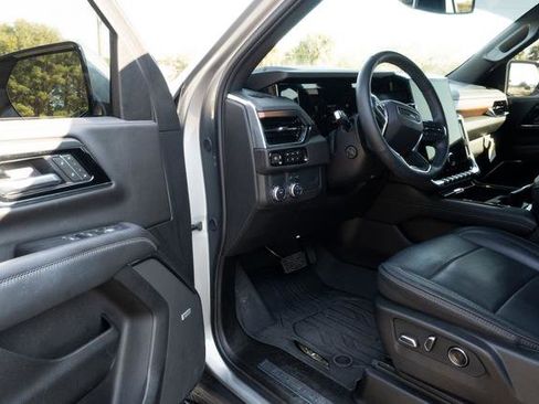 Used 2025 GMC Yukon Denali w/ LPO, Floor Liner Package image 11