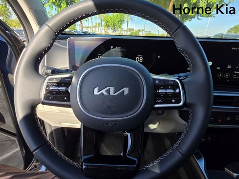 New 2025 Kia Sorento S image 17