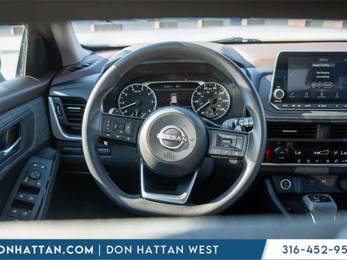 Used 2023 Nissan Rogue SV image 5