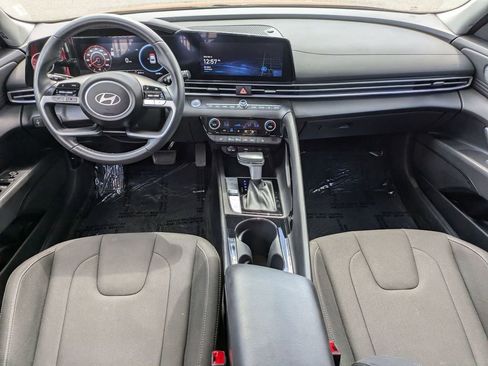 Used 2025 Hyundai Elantra SEL image 24