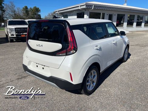Used 2023 Kia Soul LX w/ LX Technology Package image 16