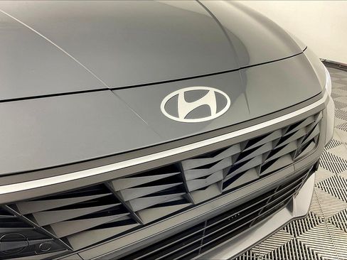 Used 2025 Hyundai Elantra Sport FWD image 30