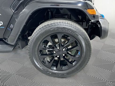 Used 2023 Jeep Wrangler Unlimited Sahara w/ Dual Top Group AWD/4WD image 20