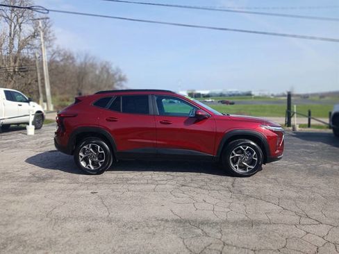 Used 2025 Chevrolet Trax LT w/ Driver Confidence Package image 1