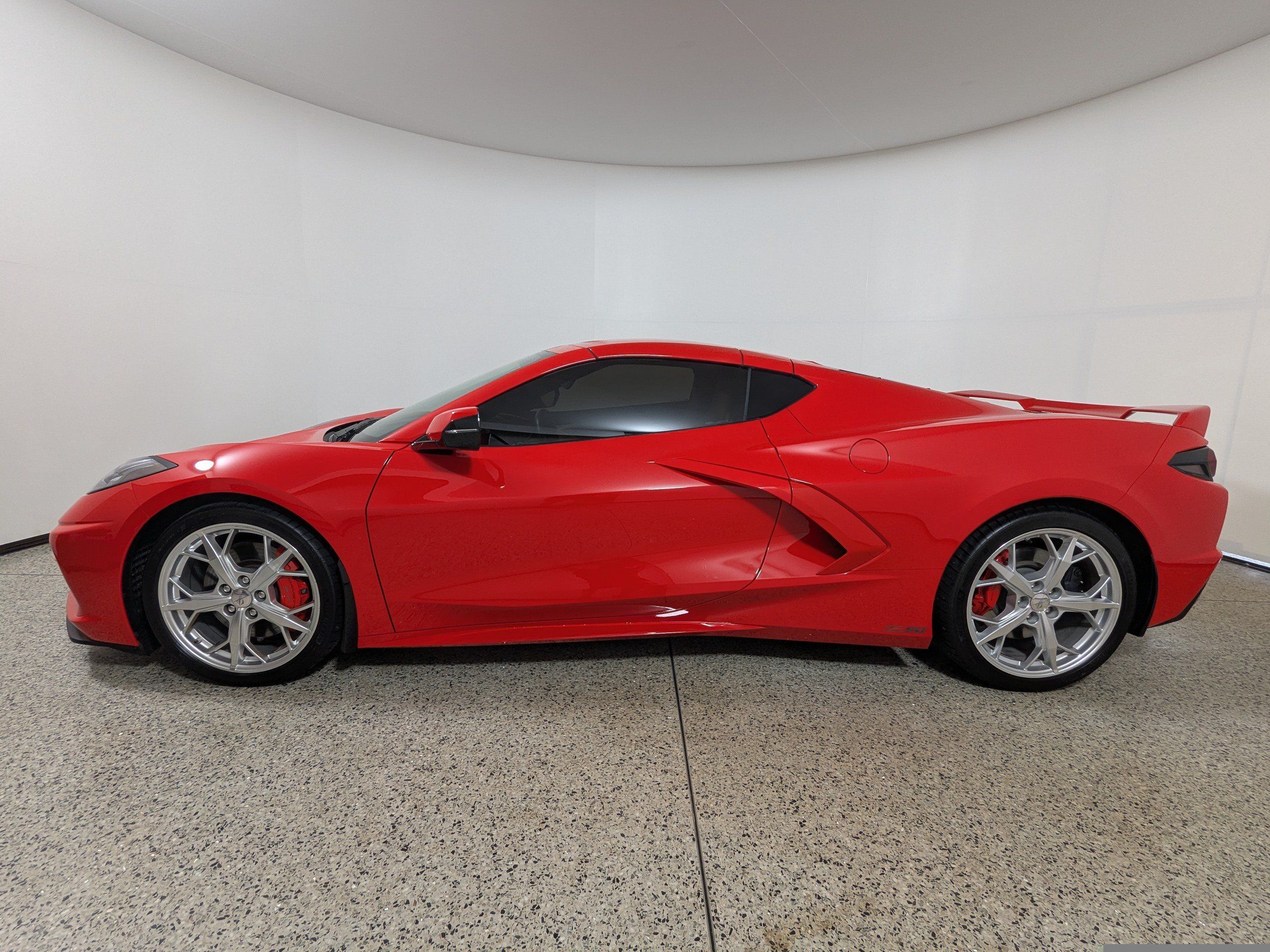Used 2021 Chevrolet Corvette Stingray Premium Cpe w/ Z51 Performance Package RWD image 4