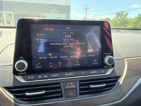 Used 2024 Nissan Altima 2.5 SV FWD image 17