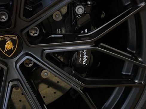 Used 2024 Lamborghini Revuelto image 69