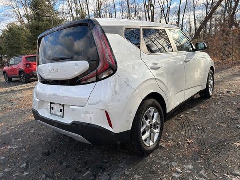 Used 2023 Kia Soul LX w/ LX Technology Package image 3