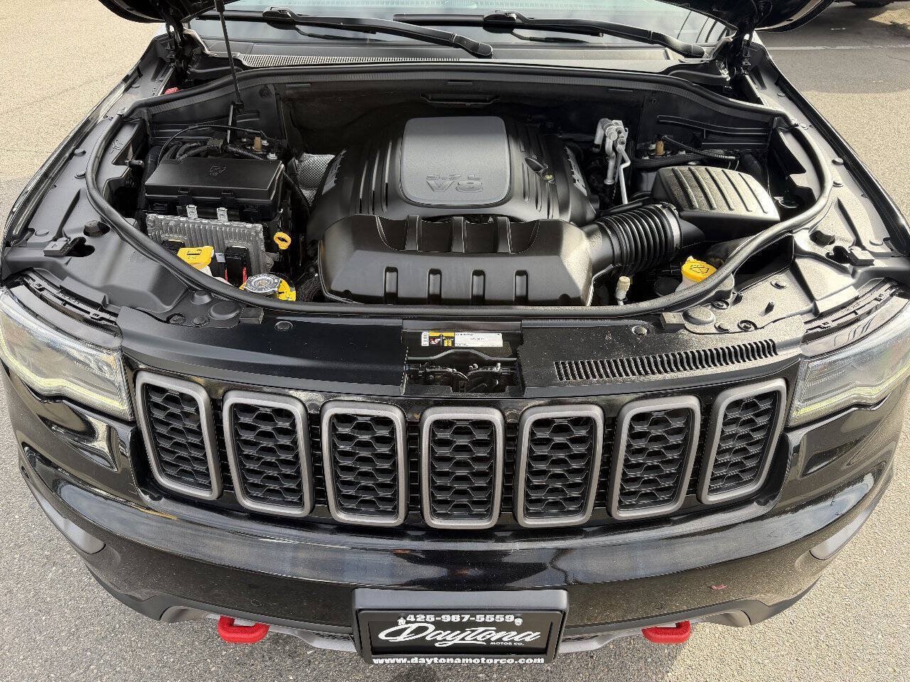 Used 2017 Jeep Grand Cherokee Trailhawk w/ Trailhawk Luxury Group AWD/4WD image 16