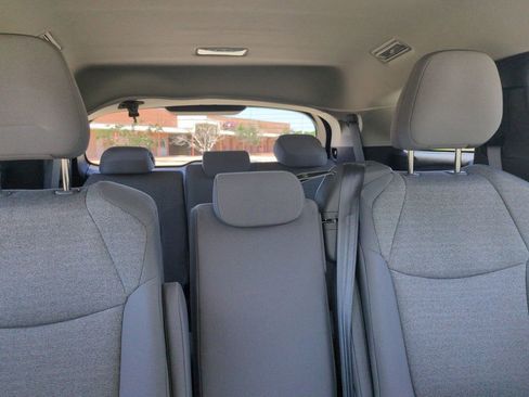 Used 2025 Toyota Sienna LE w/ LE Plus Package FWD image 34