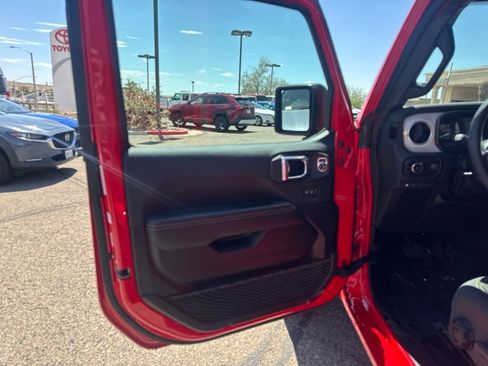 Used 2025 Jeep Wrangler Unlimited Sahara w/ Safety Group AWD/4WD image 9